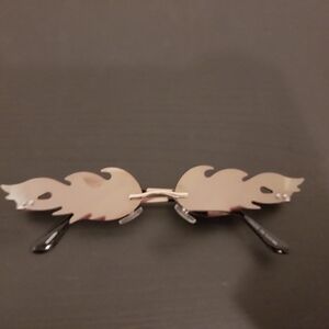 Flame-Shaped Rimless Sunglasses in Metallic Rose